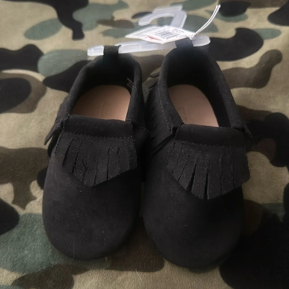 OLD NAVY BABY MOCCASIN SHOES/SLIPPERS: BLACK: NEW WITH TAGS: SIZE 12-18 MTH